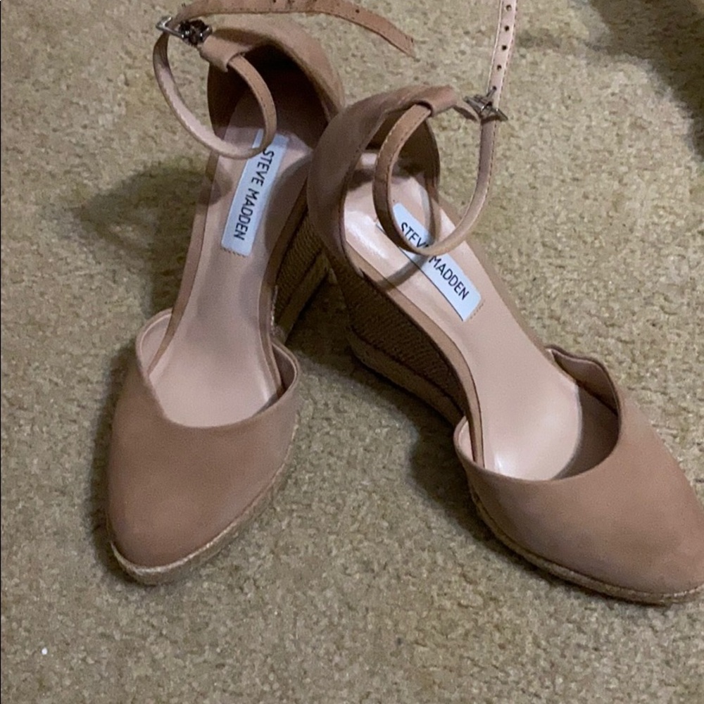 Close toe wedges